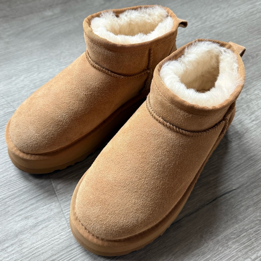 Uggs Classic Ultra Mini Platform Boots in Chestnut